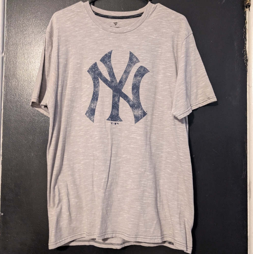 New York Yankees Tee Shirt Men's Gray
